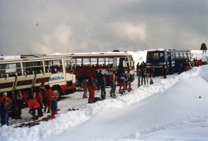 1985: un arrivo dello Sci Club a Oclini